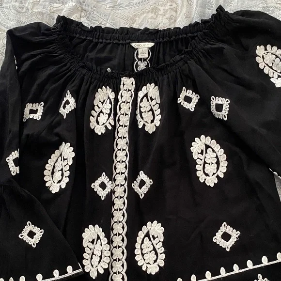 Cato Black Blouse with White Embroidery - Picture 3 of 5